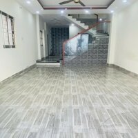 Nhà rộng ô tô đậu cửa, cạnh bank ACB Lạc Long Quân, 5.5 tỷ