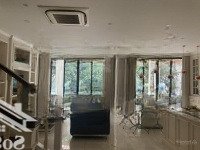 Biệt Thự Góc 2 Mặt Tiền Quận Bình Thạnh , Diện Tích : 18X20M , 2 Lầu , Sân Vườn , Giá Bán 31 Tỷ Tl