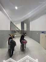 Mặt Tiền Kinh Doanh Lạc Long Quân Dt: 4X16M, Trệt 2 Lầu St Đang Kinh Doanh