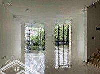Cho Thuê Văn Phòng Nguyên Căn Tổng Diện Tích 550M2 Giá 75 Triệu/Th Tại Him Lam Kênh Tẻ