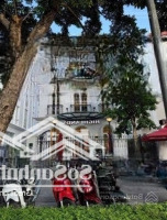 Chuyển Nhượng Bt Embassy Garden Mặt Đường Đôi Nguyễn Văn Huyên 226.4M2 Giá Tt. 0977434515