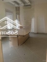 Cho Thuê Toàn Bộ Tầng 3 Khoảng 100M2 Nhà Mặt Phố Đường Lạc Long Quân, Tây Hồ, Hà Nội