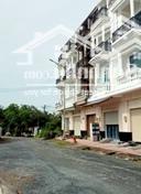 NHÀ PHỐ LIỀN KỀ NGAY CHỢ 1 TRỆT 3 LẦU