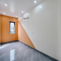 NHÀ 3 TẦNG MỚI XÂY 100%. TRỤC CHÍNH HẺM NHỰA 5M. CÁCH CHỢ AN HOÀ 50M. XUNG QUANH ĐẦY ĐỦ TIỆN ÍCH.   - Địa chỉ : Hẻm 111 đường CMT8. Thông qua đường Trần Việt Châu, An Hoà, Ninh Kiều, Tp Cần Thơ