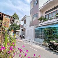 NHÀ 3 TẦNG MỚI XÂY 100%. TRỤC CHÍNH HẺM NHỰA 5M. CÁCH CHỢ AN HOÀ 50M. XUNG QUANH ĐẦY ĐỦ TIỆN ÍCH.   - Địa chỉ : Hẻm 111 đường CMT8. Thông qua đường Trần Việt Châu, An Hoà, Ninh Kiều, Tp Cần Thơ
