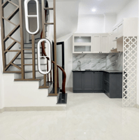 Bán nhà ngõ 143 Nguyễn Chính, mới xây ô tô đỗ cổng, 30m2, 5 tầng, giá 6.95 tỷ.