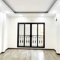 Bán nhà ngõ 143 Nguyễn Chính, mới xây ô tô đỗ cổng, 30m2, 5 tầng, giá 6.95 tỷ.