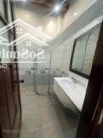 Nhà Nguyên Căn Đường Cách Mạng Tháng 8, Quận 10