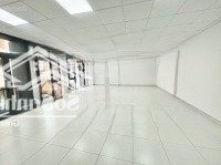 Tòa Nhàmặt Tiềnđường C1, Ngay Etown. Dt: 7X20M. 1 Hầm 5 Tầng Nổi. Sàn Suốt. Thang Máy. Giá 65 Triệu/Tháng.