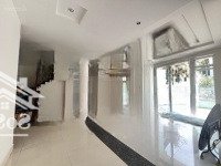 Cho Thuê Biệt Thự Võ Văn Tần, Quận 3. Giá:140 Triệu, Dtsd:220 M2. Kc: Trệt,3 Lầu, St.