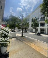 Cho Thuê Nhà Phố Manhattan Hoàn Thiện Cơ Bản Có Thang Máy 25 Triệu/ Tháng