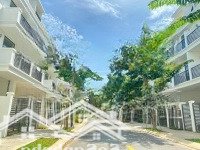 Bán Nhà Phố Ngang 5M Vị Trí Đầu Dự Án, Vị Trí Đẹp. Giá Bán 6 Tỷ Bao Full Thuế Phí.