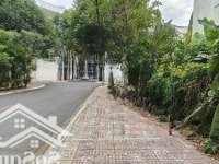 Bán Nhà Nát Tiện Xây Mới Góc 3 Mặt Tiền Đường Tăng Bạt Hổ Và Nguyễn Trung Trực ,Phường 9 .
