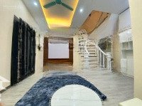 Nhà Đẹp 5 Tầng 3 Ngủ Trung Tâm Cầu Giấy Loanh Quanh Chỉ Hơn 5.5 Tỷ.