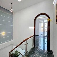 Nhà trệt lầu mới 3 phòng ngủ, gần Đài Truyền hình Cần Thơ
