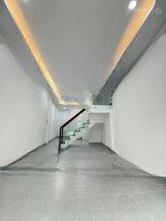 Bán Nhà ,3 Tầng ,Hẻm Xe Hơi ,Sát Mặt Tiền Đường Chỉ Hơn 7 Đồng.