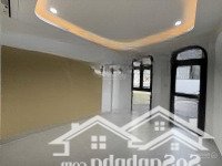 Bán Nhà ,3 Tầng ,Hẻm Xe Hơi ,Sát Mặt Tiền Đường Chỉ Hơn 7 Đồng.