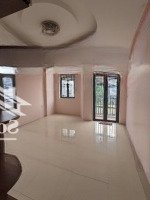 Cho Thuê Nhà Khu Chợ Kiến Thiết 3 Tầng 5 Phòng Ngủ 3 Vệ Sinh 110M2 Ngang 5.5M. 22 Triệu/Th