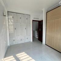 Bán nhà giang biên, 39m2 dân xây vừa rẻ vừa đẹp