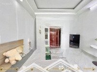 Studio Ban Công Rộng - Full Nội Thất Gần Công Viên Làng Hoa