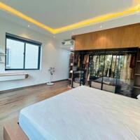 Bán nhà Hoàng Cầu, Trần Quang Diệu trước nhà ô tô tránh - Kinh doanh 60m x Mt 4,6M
