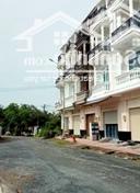 NHÀ PHỐ LIỀN KỀ 4 TẦNG ĐỐI DIỆN CHỢ MỚI BÌNH MINH.