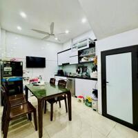 Bán gấp siêu phẩm nhà Cầu Giấy - Vị trí đắc địa – 40m2 – giá chỉ 8.3 Tỷ