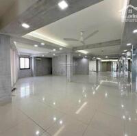 Bán nhà mặt tiền Âu Cơ rộng đẹp , Tp. Nha Trang  Diện tích 123m 4 tầng có thang máy , sổ đã hoàn công - Giá 14,5 tỷ