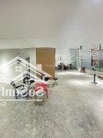 Cho Thuê Chân Đế Chung Cư Rộng Hơn 200M2 Có Sẵn Nội Thất Tại 76 Duy Tân, Cầu Giấy