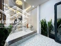 Nhà Mới Đẹp! Sát Mặt Tiền Đường Hoàng Hoa Thám, P6, Pn. 44M2 - Vuông Vức - 3 Tầng. Giá: 9,75 Tỷ Tl