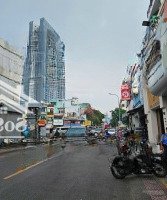 Siêu Vị Trí Mặt Tiền Nguyễn Trãi Quận 1. Dt: 9.5X26M. Kc 12 Lầu. Giá: 90 Tỷ. Thuê 300 Triệu/Th