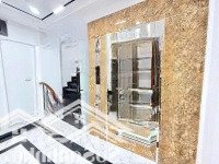 Bán Nhà Hoàng Quốc Việt, 35M, 5 Tầng Thang Máy, 7.95 Tỷ
