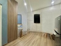 Studio Cửa Sổ Trời Siêu Thoáng View Landmark81 - Gần Ga Metro - Tiện Đi Q1 - Có Thang Máy