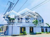 Cho Thuê Biệt Thự Mái Thái Hai Mặt Tiền Định Hoà
Góc 2 Mặt Tiền Thích Hợp Ở Hoặc Mở Văn Phòng