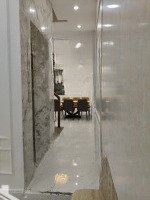 Nhà Vườn Hoa Nguyễn Trãi - Thang Máy/Ô Tô Ngủ Trong Nhà Chỉ 12,5 Tỷ - Thương Lượng Tốt