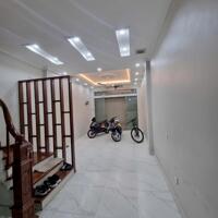 Bán Nhà Mặt Phố Lạc Long Quân 35m² x 4 Tầng, Vỉa Hè, Kinh Doanh Sầm Uất – Gần Hồ Tây