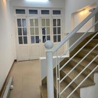 Cho thuê nhà đẹp Nguyễn khoái, Hoàng Mai, 3 tầng x 58m2, 3 PN, 10.5 triệu ô tô 16 chỗ vào