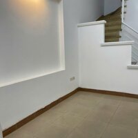 Cho thuê nhà đẹp Nguyễn khoái, Hoàng Mai, 3 tầng x 58m2, 3 PN, 10.5 triệu ô tô 16 chỗ vào
