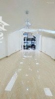 Tòa Văn Phòng Mặt Phố Vương Thừa Vũ 120M 8 Tầng Thang Máy Thông Sàn Hiện Đại 75 Tỏi