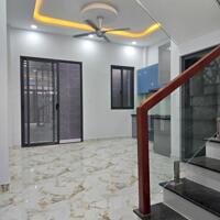 BÁN NHÀ HẺM XE HƠI KHU VINHOMES, 62m2 (4.51m X 13.7m), 3 TẦNG, 4PN, PHƯỚC THIỆN, QUẬN 9