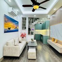 Bán nhà Bồ Đề Long Biên 31m 5T chỉ nhỉnh 6 tỷ oto đỗ cổng, full nội thất