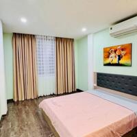 Bán nhà Bồ Đề Long Biên 31m 5T chỉ nhỉnh 6 tỷ oto đỗ cổng, full nội thất
