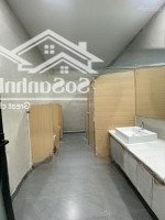 Cho Thuê Mặt Bằng Kinh Doanh, Chân Đế Chung Cư Rộng Hơn 200M2 Tại 76 Duy Tân Có Sẵn Nội Thất