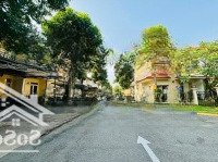 Bán Căn Biệt Thự 1 Trệt 1 Lầu, Full Nội Thất, Hiện Đại Tại Làng Chuyên Gia The Oasis, Gần Aeon Bd