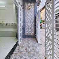 Nhà trệt lầu hẻm 11 Nguyễn Văn Linh - Cách bệnh viện ĐK Trung Ương 300m