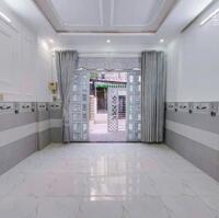 Nhà trệt lầu hẻm 11 Nguyễn Văn Linh - Cách bệnh viện ĐK Trung Ương 300m
