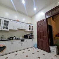 Cần bán gấp siêu phẩm phân lô Trần Quốc Hoàn 35m2, 5T, vỉa hè ô tô tránh, giá tốt