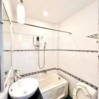 CHO THUÊ CĂN HỘ QUẬN 1 - FULL NỘI THẤT, TÁCH BẾP CỬA SỔ LỚN GẦN PHỐ NHẬT