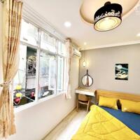 CHO THUÊ CĂN HỘ QUẬN 1 - FULL NỘI THẤT, TÁCH BẾP CỬA SỔ LỚN GẦN PHỐ NHẬT