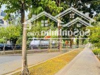 Cực Phẩm Nhà Phố Vườn 160M2 View Hồ Siêu Đẹp Giá Bán 28,5 Tỷ. Mặt Tiền Đường 25M Trục Chính Lakeview